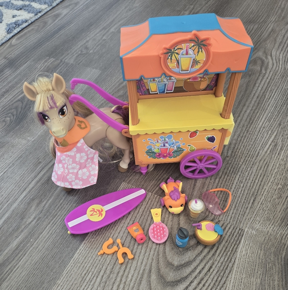 Wild Manes Bailey's Surf & Snacks Cart Playset